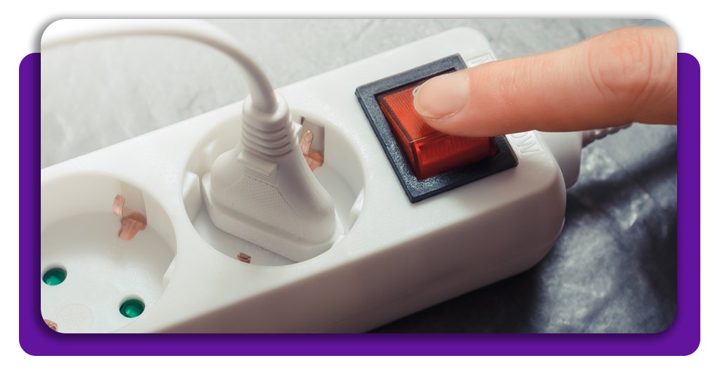 Descubra como identificar o consumo de energia da TV pelo celular e veja dicas simples para reduzir o gasto de energia do dia a dia em casa.