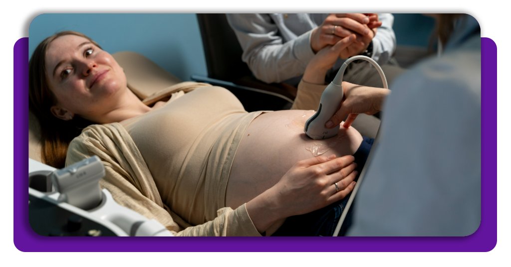 Além de sua extrema importância para o pré-natal, o exame de ultrassom costuma ir além da saúde, sendo um momento de conexão dos pais com o bebê. 