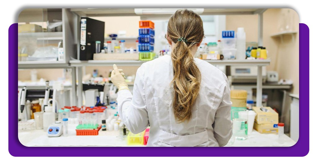 Teste de paternidade em casa — resultado no sigilo em até 72h 4 Laboratório responsável pelo exame de paternidade realiza procedimento para confirmar ou negar relação de sangue entre ambas as partes.