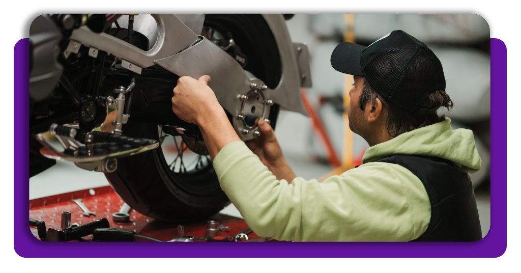 Entenda como começar a estudar para se tornar um mecânico de motos profissional com um curso online gratuito da Cursa, com exercícios e certificado digital.