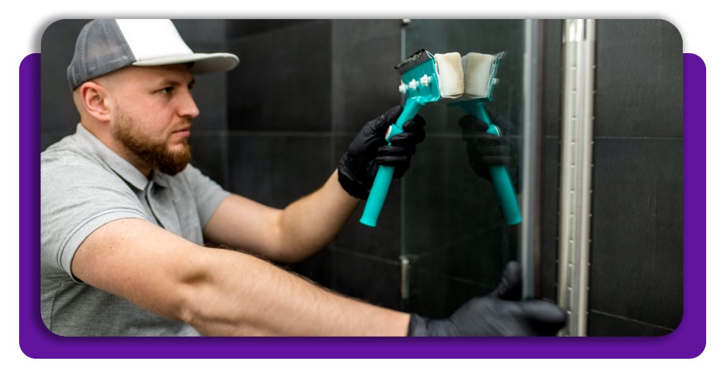 Entenda agora como começar na área de montador de box de banheiro com um curso online grátis de vidraçaria e apostilas digitais para estudar em casa pela UP.